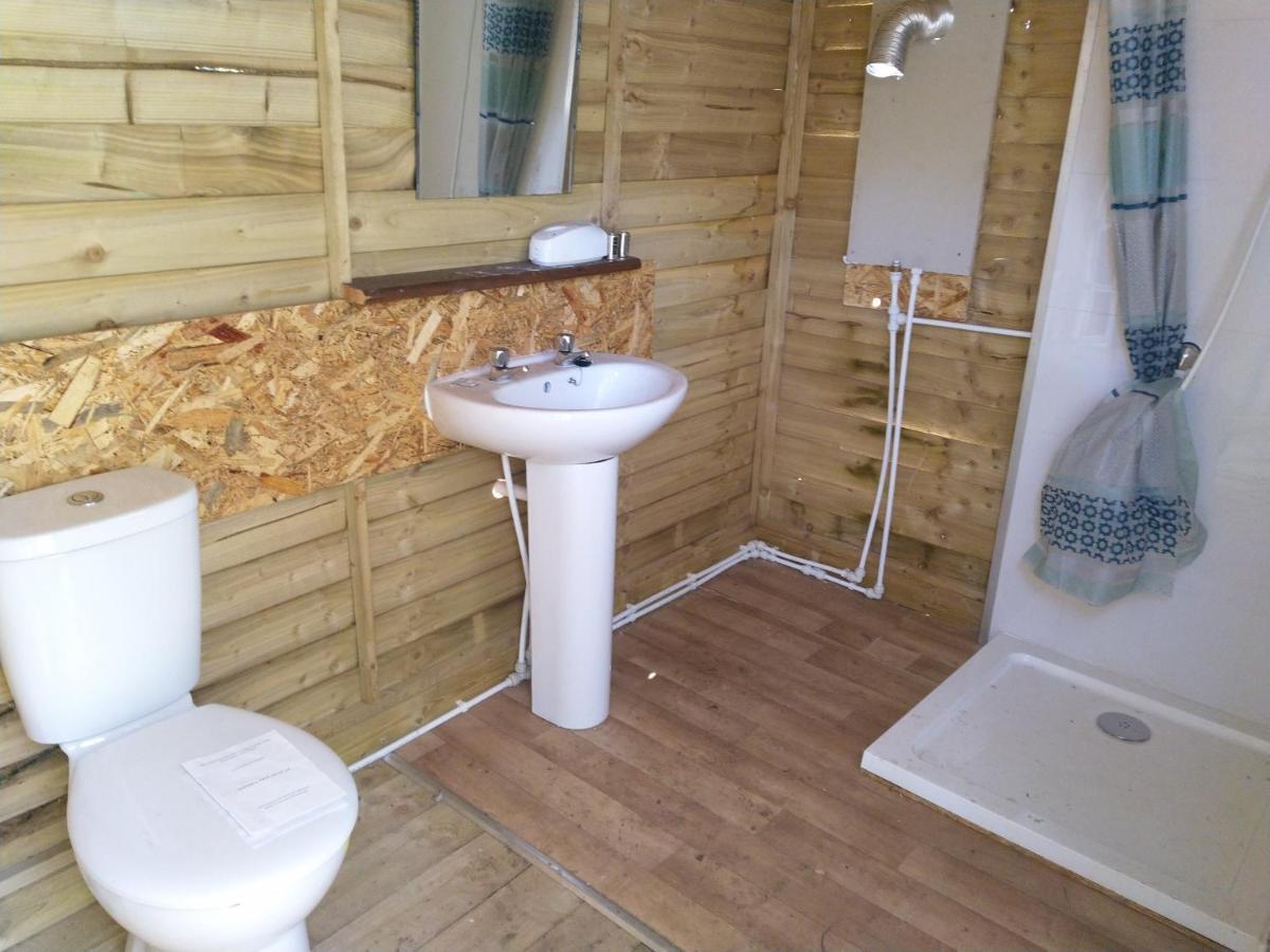 מלון Clare "George'S" Lakeside Wooden Tipi מראה חיצוני תמונה