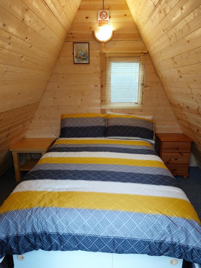 מלון Clare "George'S" Lakeside Wooden Tipi מראה חיצוני תמונה